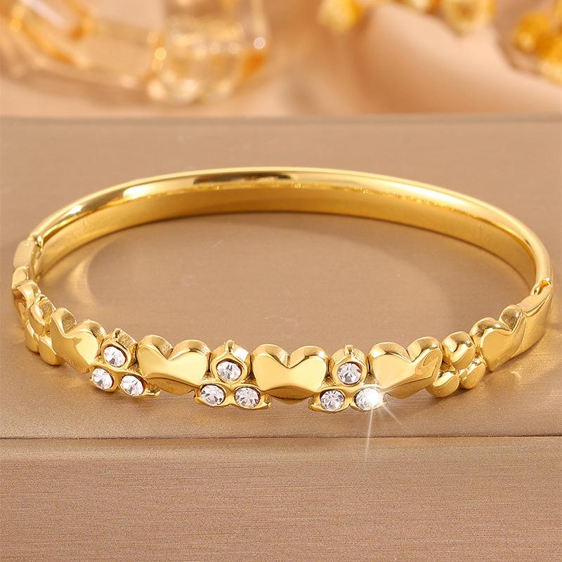 European and American Light Luxury Elegant Buckle Open Bracelet for Loving Women