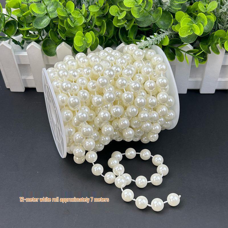 Svatební řetízek z imitovaných perel pro dekoraci a aranžmá scény
