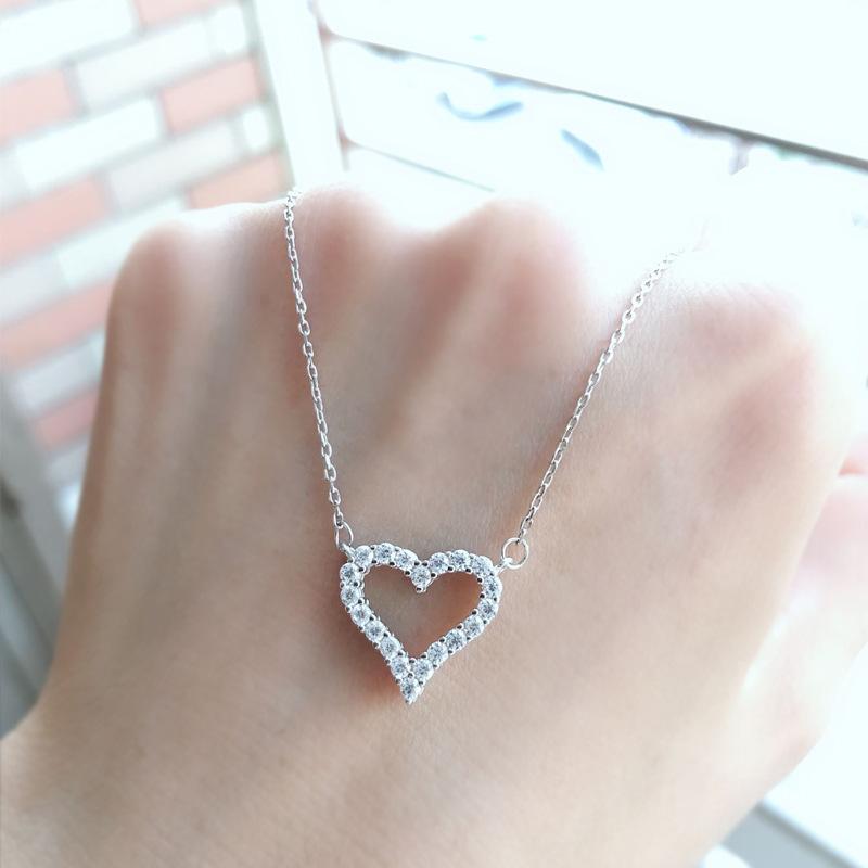 Huitan Dainty Heart Necklace Silver Color AAA Round Cubic Zirconia Delicate Women's Necklaces Daily Wear Party Fashion Jewelry