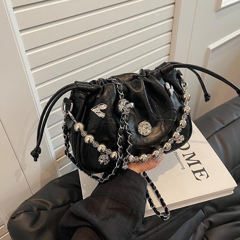 

High-end niche bag women s summer 2024 new fashion chain messenger bag women s popular pleated bucket bag чорний