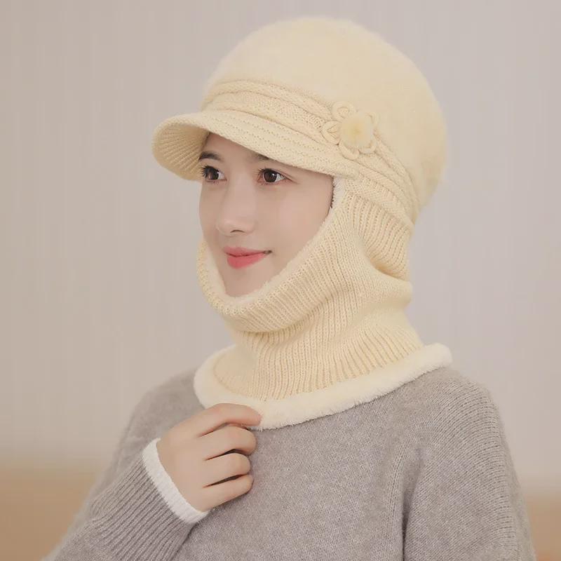 Women's Stylish Duckbill Hat with Fur Scarf – Warm, Knitted, for Middle-aged & Elderly