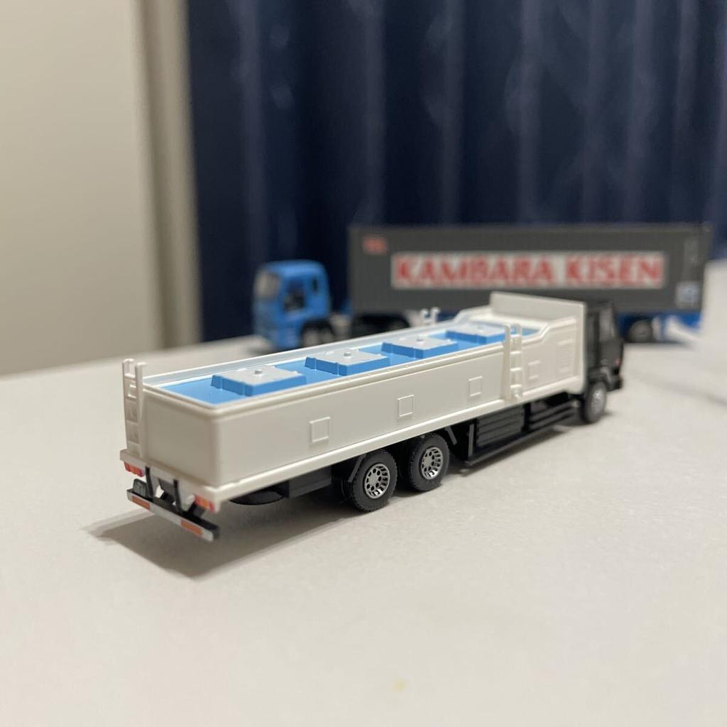 TOMYTEC Scale N Gauge Diecast Model Cars by Isuzu Giga Shipping Container Truck and Nissan Diesel C800 Live Fish Transport Truck of 1/150 (set 2).