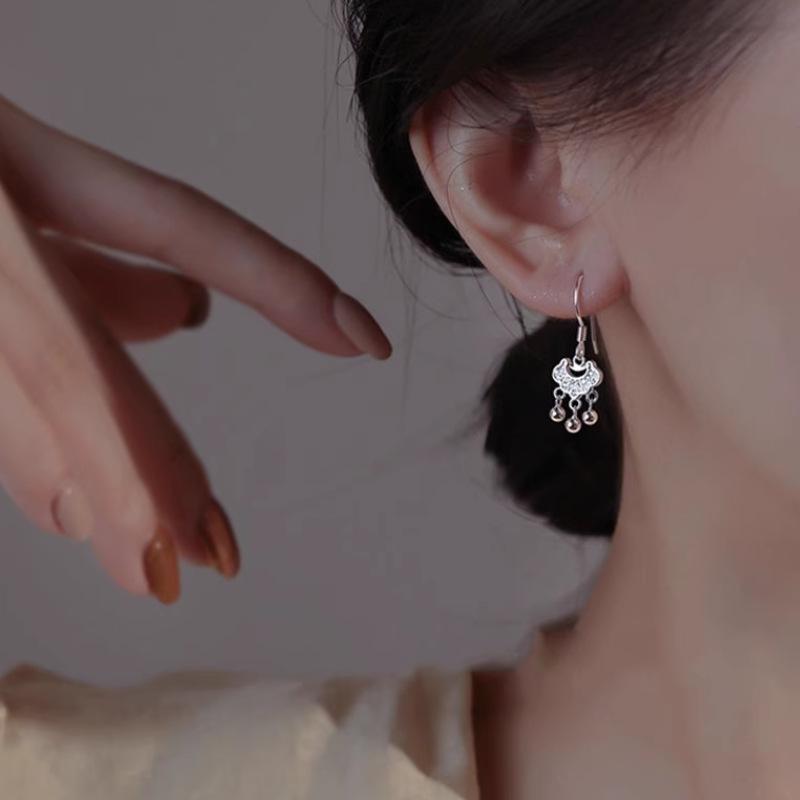 Orecchini a perno con perline rotonde Lucchetto della Pace Longevità 2023 - Design Ruyi di lusso da donna