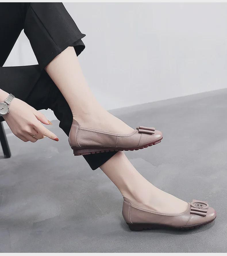 Comfortable Leather Women's Flats: Soft Sole Four Seasons Shoes for Spring & Autumn - Ideal for Middle-Aged & Elderly