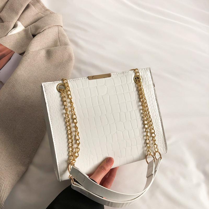 Stylish Women's Tote Bag Chic Chain Crossbody Fashionable And Sleek Handbag