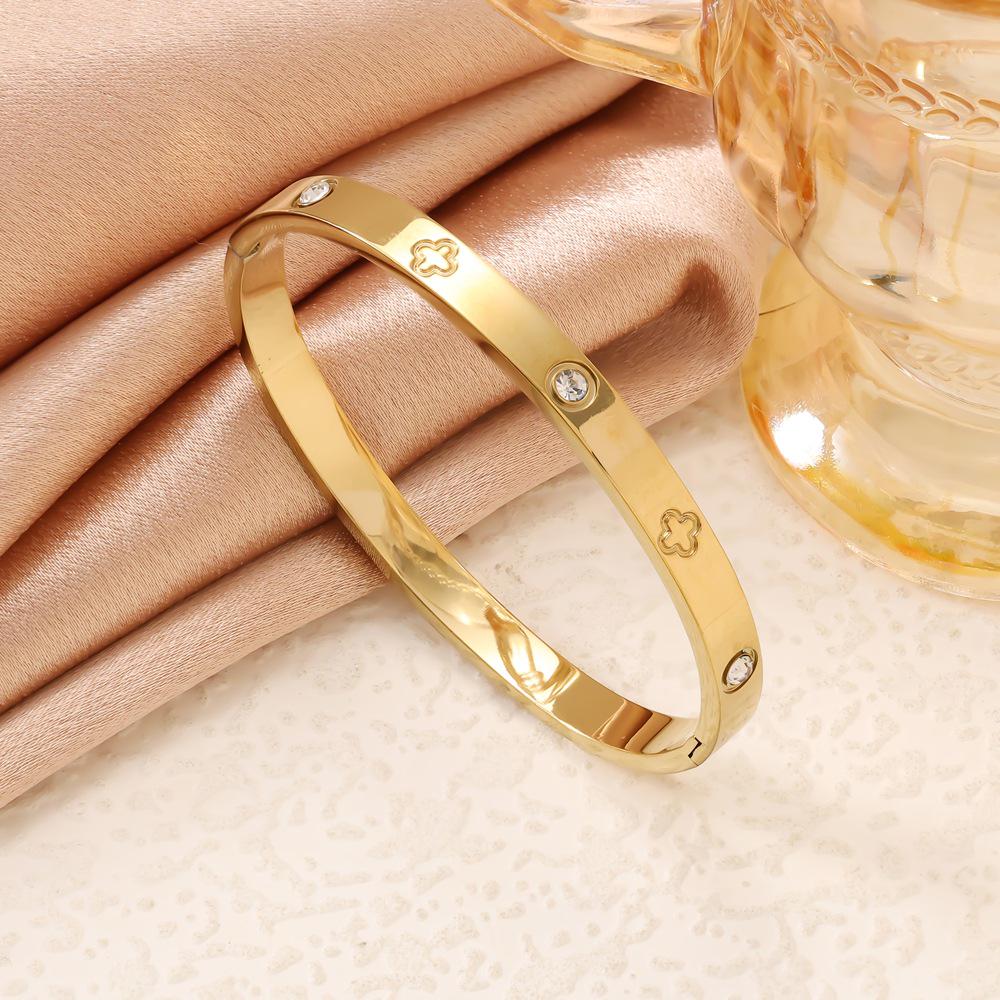 Stylish 18K Gold Stainless Steel Bangles - European & American Fashion, Fade-Resistant.