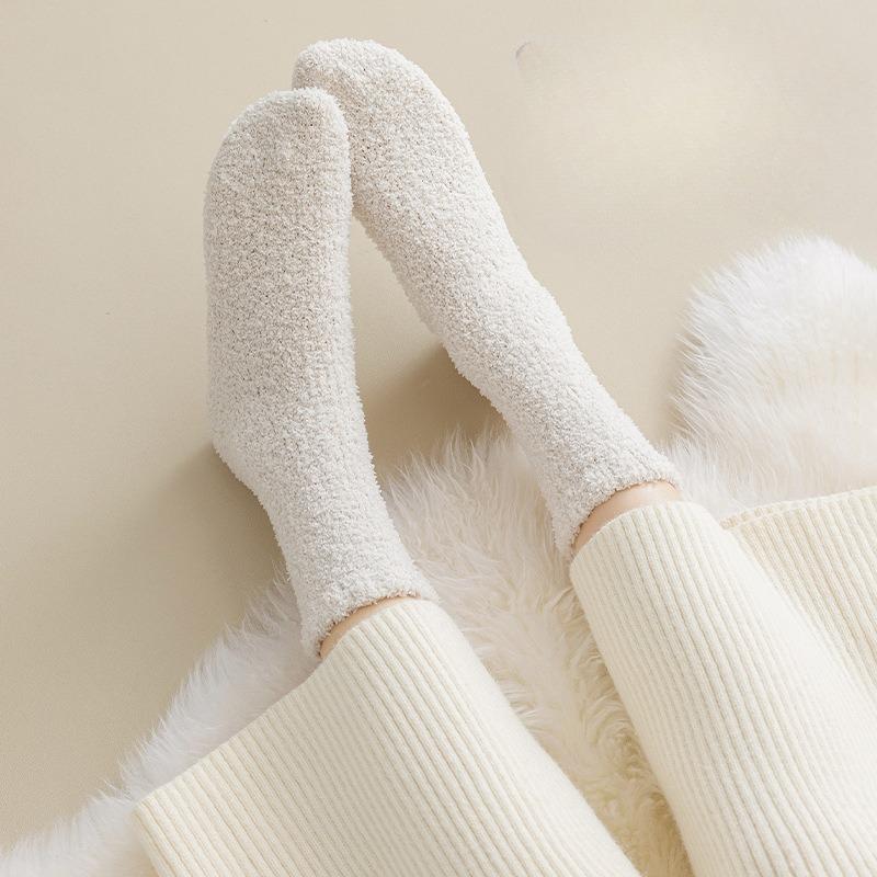 Women's Winter Thickened Non-shedding Coral Mid-calf Socks with Fleece, Warm Postpartum Socks, and Home Sleeping Socks