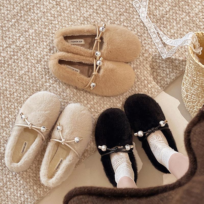 Women wearing Mao Mao shoes outside 2025 autumn and winter new late evening wind pedal warm soft-soled Doudou shoes women's flat cotton shoes