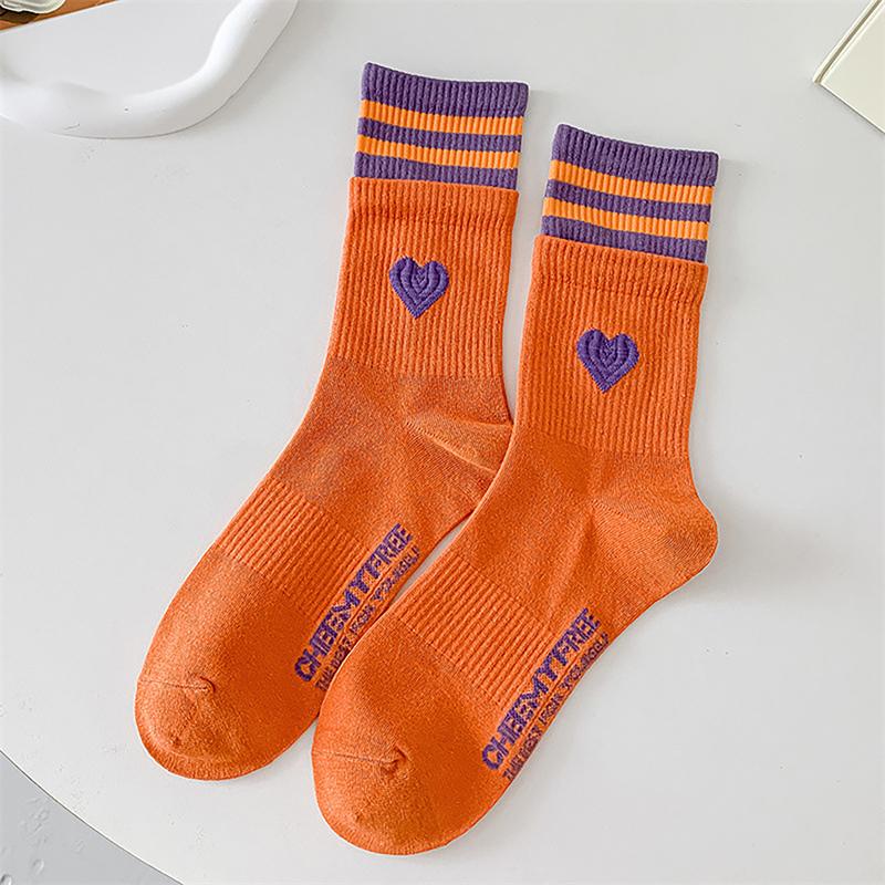 

Женские носки в японском милом стиле, хлопковые носки цвета миндального печенья с вышивкой в ​​виде сердца, Harajuku, полосатые кальцетины as the picture