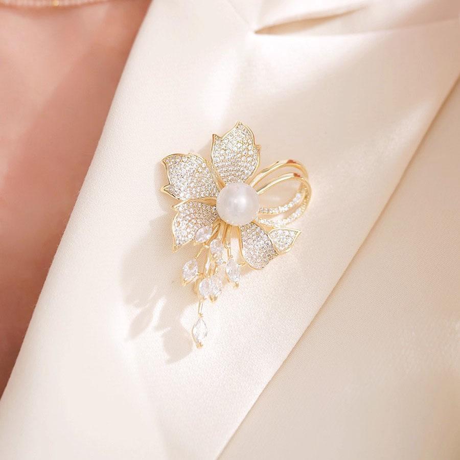 Xiaoxiangfeng Full Diamond Flower Brooch Femininity Elegant Pearl Brooch Niche Design Pin Suit Accessories