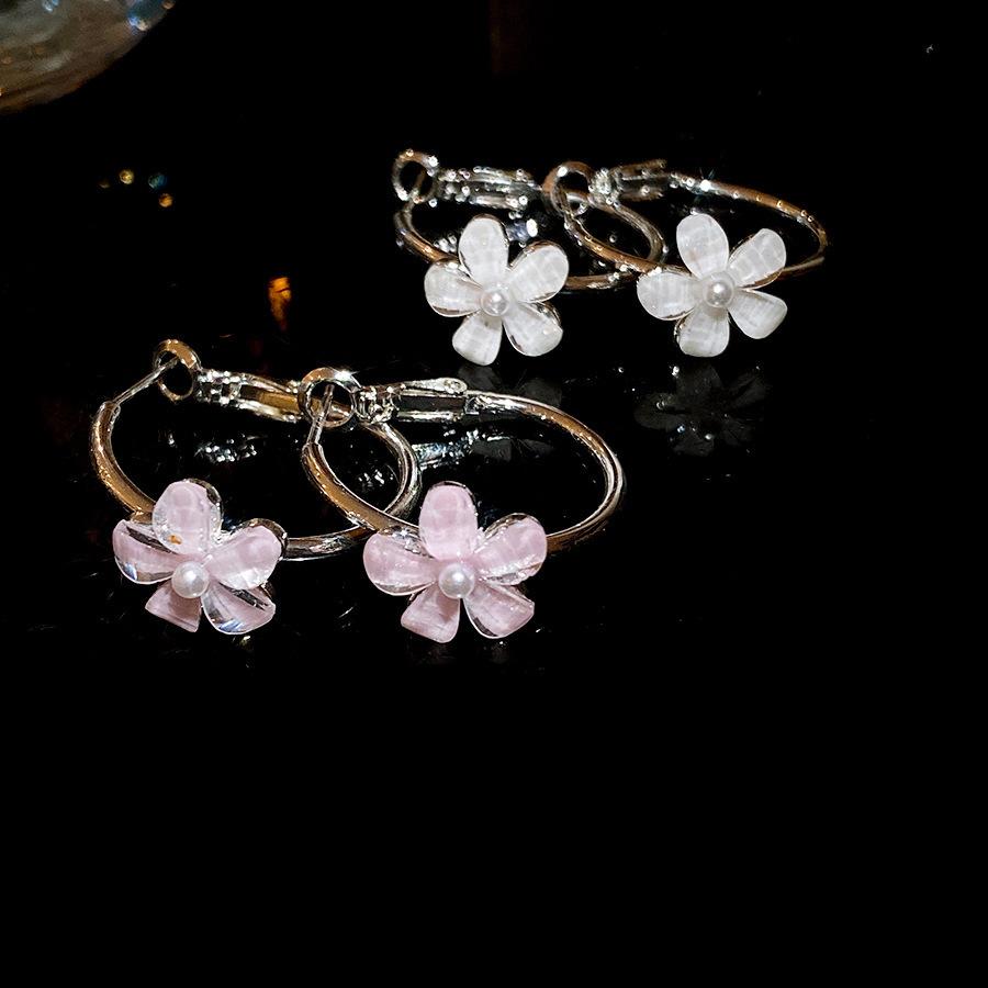 Women's Versatile Light Luxury Flower Earrings