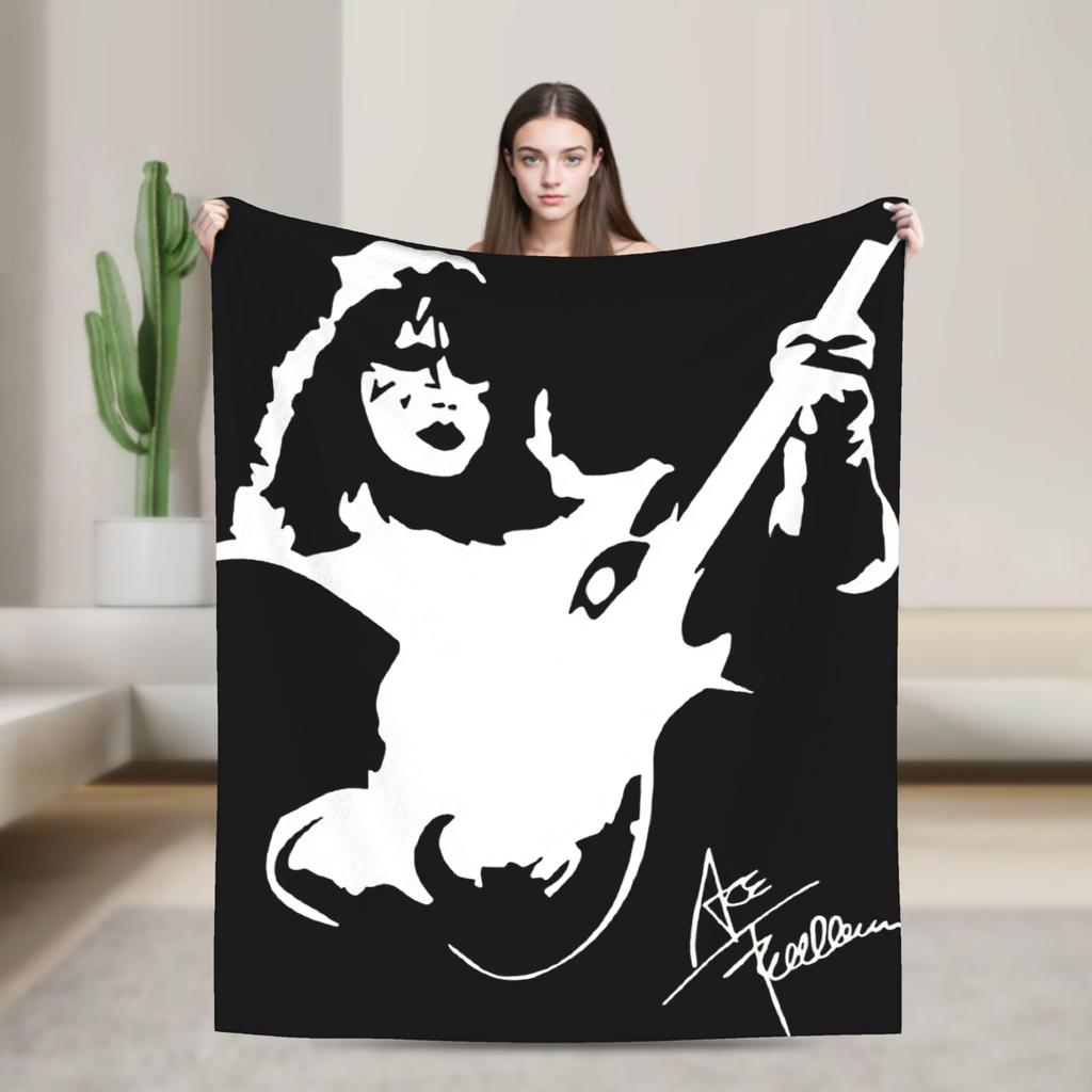 Vzpomínka na Ace Frehleyho 1951-2025 Flanelová deka Měkká teplá přehozová deka do ložnice Dekorativní Zábavná přehoz na postel Potah na pohovku