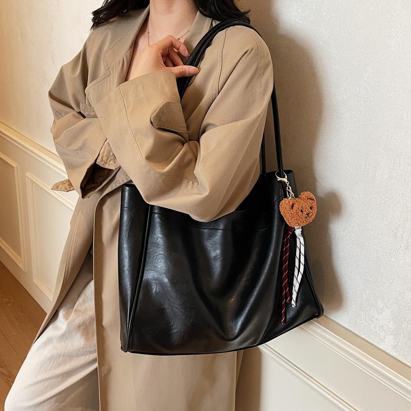 Portable Tote Bag Women's Retro Bag Commuter Shoulder Bag Soft Leather Underarm Bag