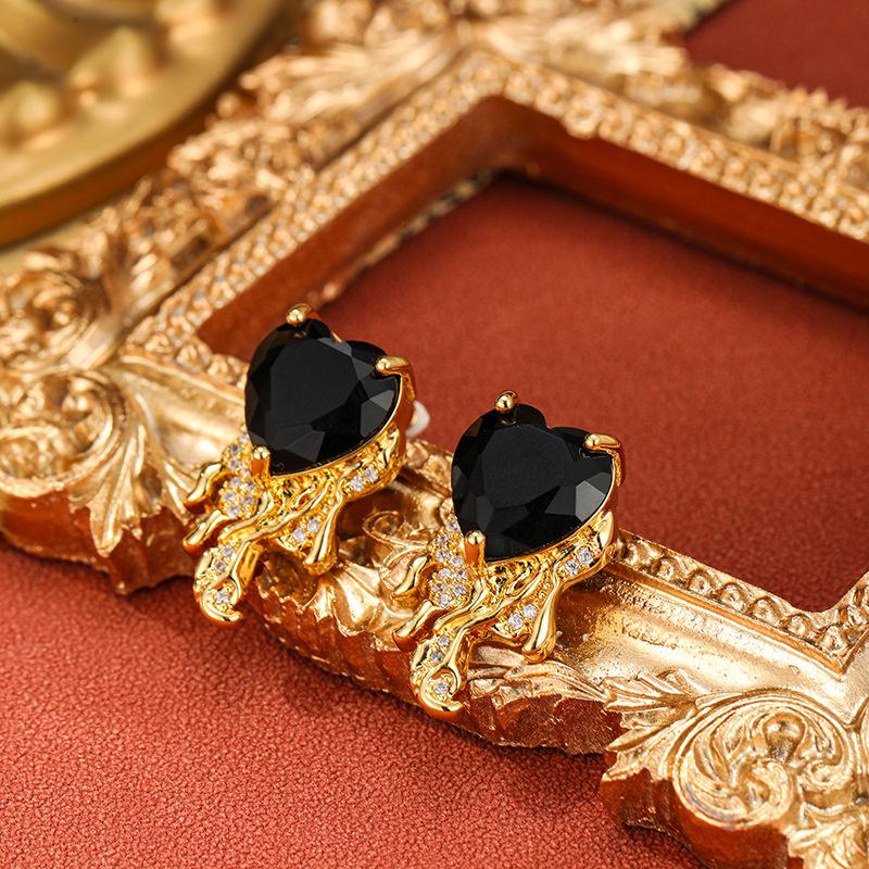 Women's Light Luxury Design Elegant Zircon Heart-Shaped Earrings Fashionable And Versatile Niche Design Earrings