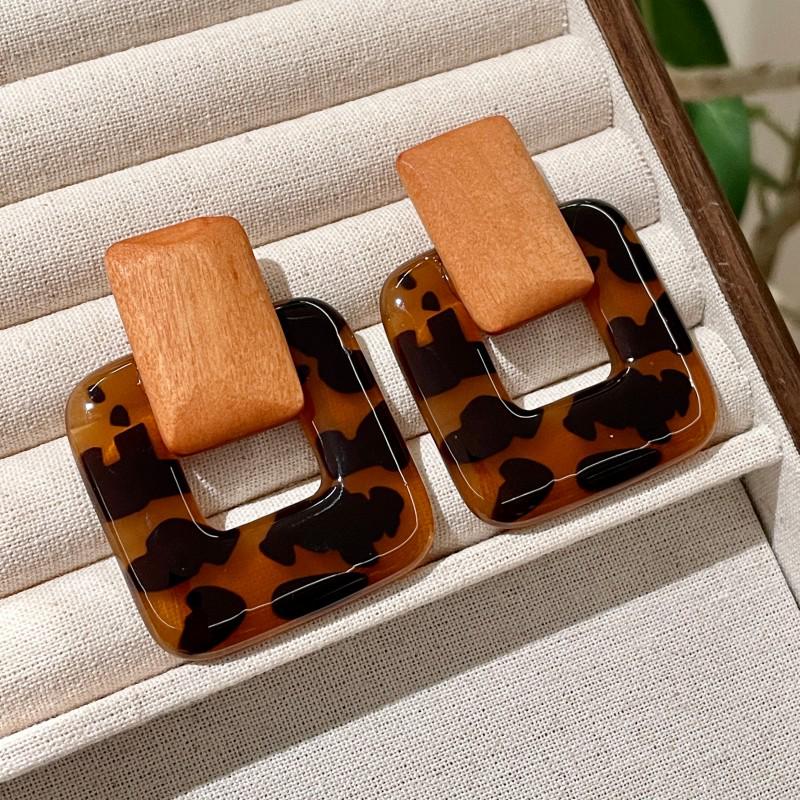 

Melanoid Retro Leopard Print Square Earrings - Modern, Unique, Fashionable Studs with High-End Feel and Light Luxury, Silver Needle.