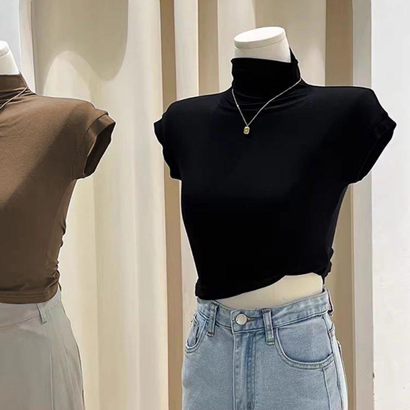 

Женский черный приталенный топ из модального хлопка с полувысоким воротом и короткими рукавами Small (30-40 kg) чёрный