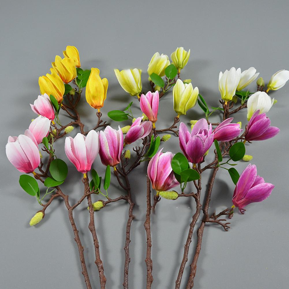 Attraktive künstliche Magnolien-Orchidee als Dekoration für Zuhause und das Büro.