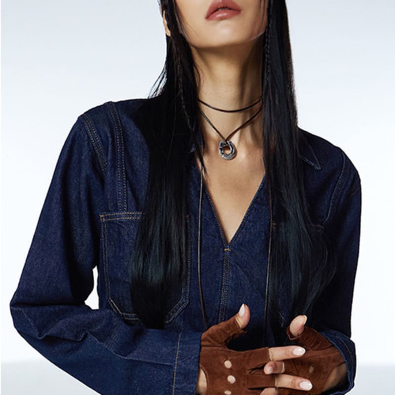 

NIMBUS Horseshoe Leather Necklace black