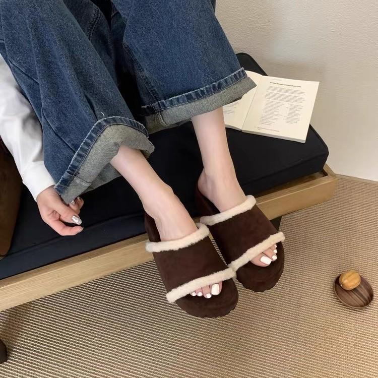 Korean Version Ins Tide Thick Bottom Outer Wear Wool Slippers Women's Fashion Lamb Wool Muffin Lazy High-end Home Slippers