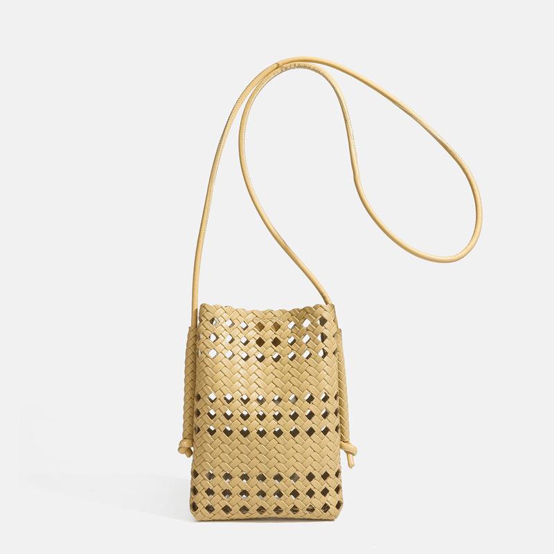 A Niche Woven Mobile Phone Bag with A Hollow Design, Featuring Fashionable and Casual Beach-style Cross-body Style. Casually
