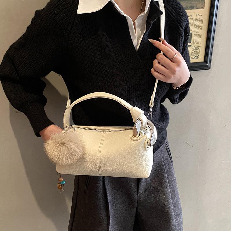 Retro fashion women's bags, portable pillow bags, the new high-end texture versatile shoulder bags, commuter messenger bags of the season