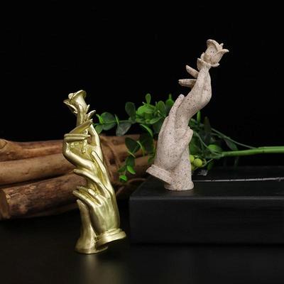 Decorazione Casa Scultura in Resina Statua Soggiorno Mobile Bar Moda Moderna Ornamenti Rosa in Mano Artigianato Dorato Regalo