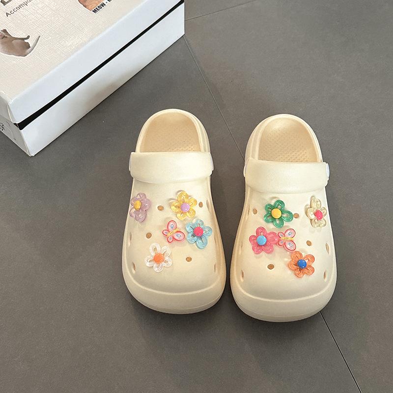 Stylish and cute cartoon simple colorful flower hole shoes women wear versatile cool slippers beach shoes in summer