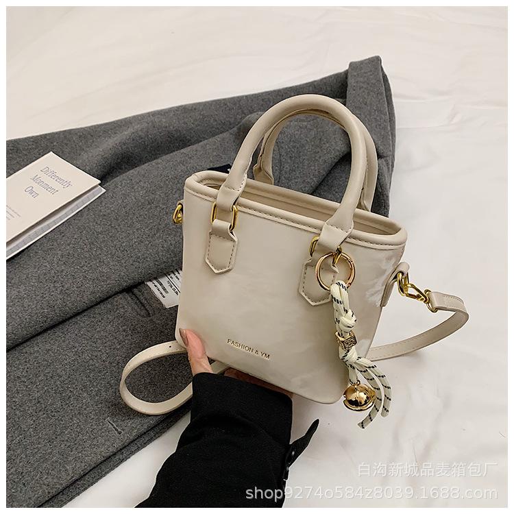 

Casual shoulder bag 2025 spring new Korean version simple messenger bag hand carry fashion bucket bag underarm bag белый