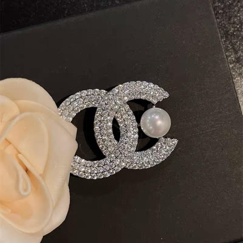 

03 Премиум-легкая роскошная микро-инкрустированная циркониевая брошь-бант из супер-флеш-бусины в стиле ретро