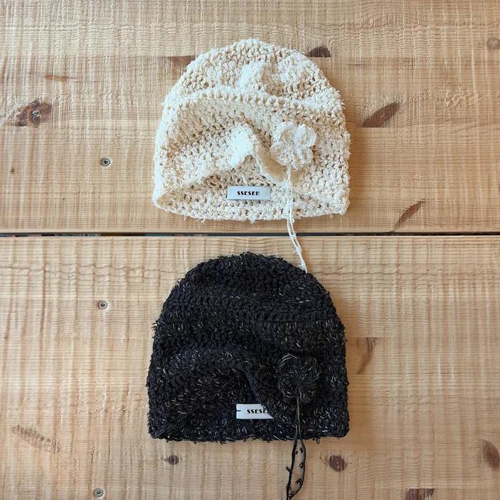 Fluffy Clover Beanie-Black