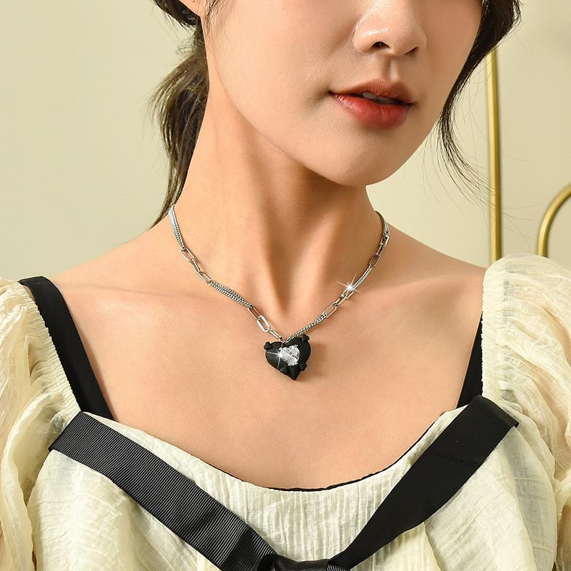 Sweetheart Design Black Zirconia Necklace For Women With Heart Shape And Charming Style