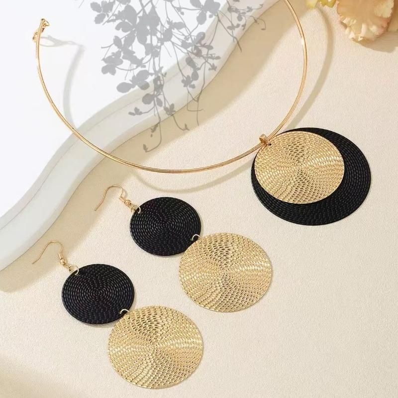 Three-piece Set of Large Round Earrings, Collar Set, Exaggerated Wind Beating Pattern, Wave Points, European and American Temperament, Advanced Sense