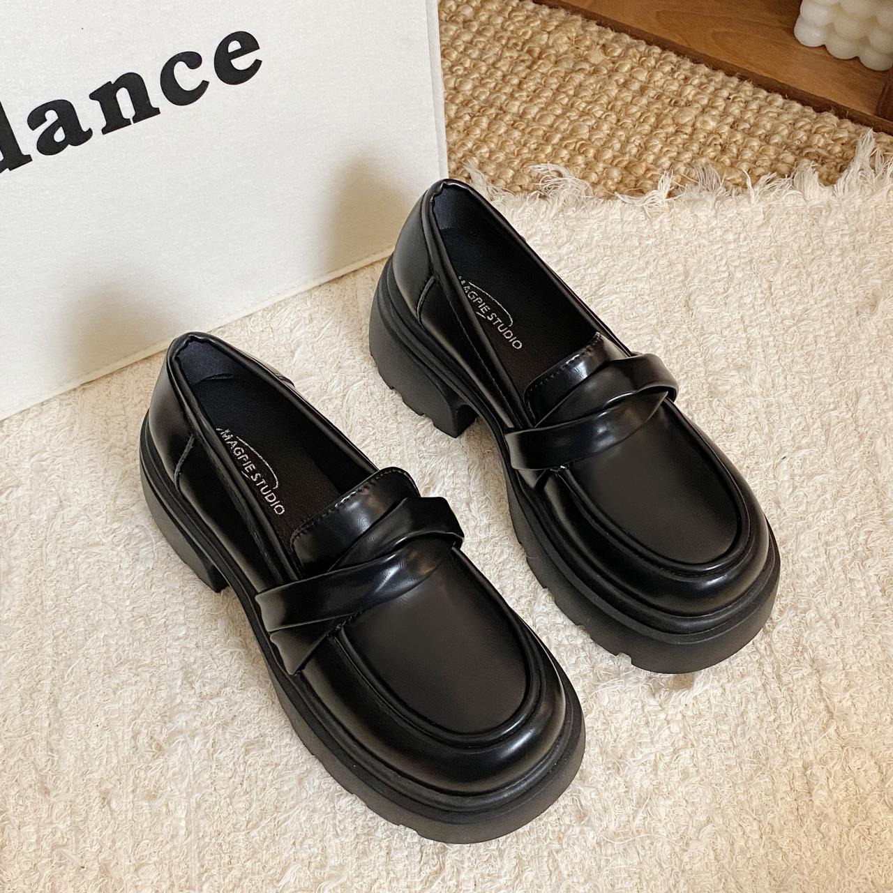 

Женские кожаные туфли Four Seasons в британском стиле с круглым носком и каблуком по центру, симпатичные туфли с рисунком для студентов 40