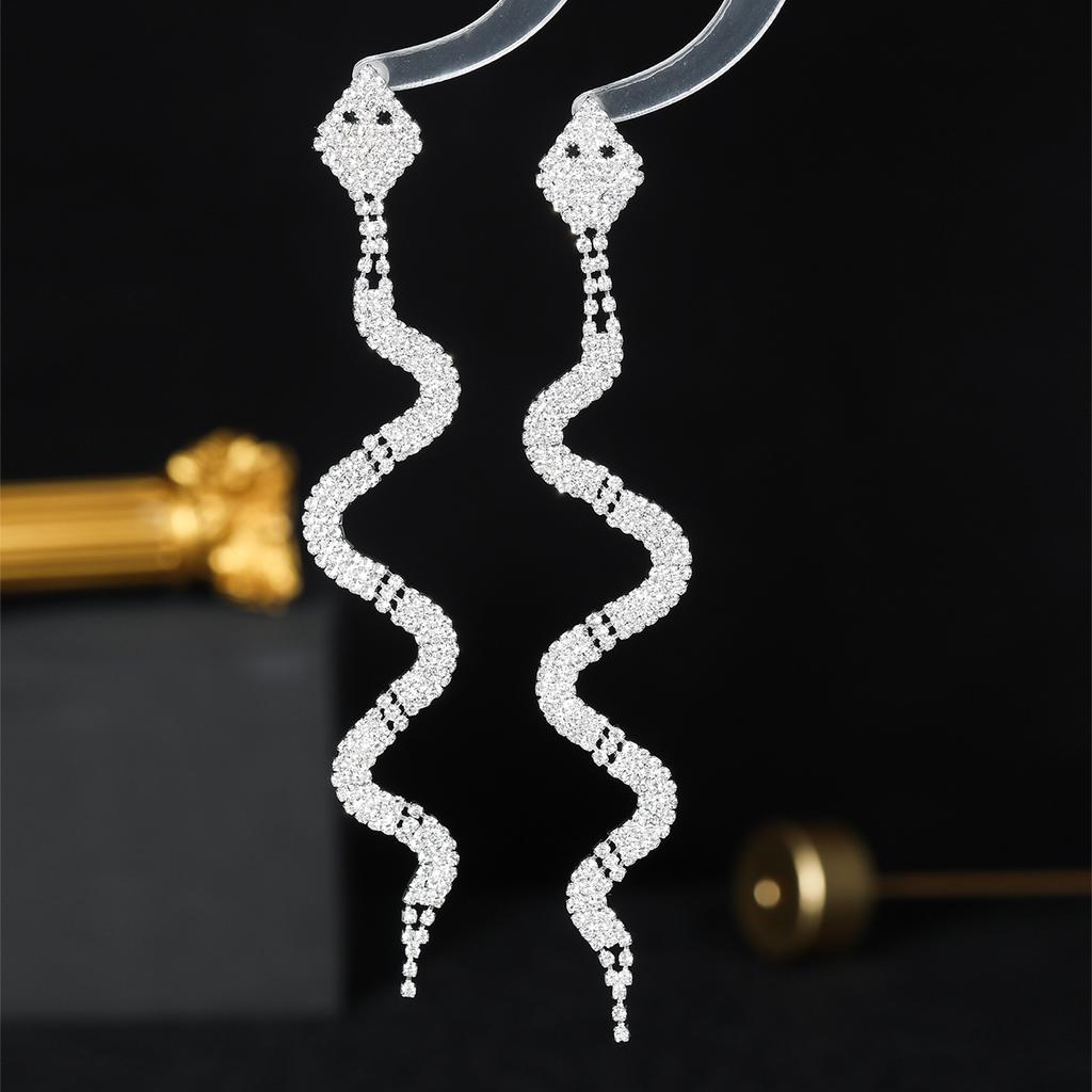 Boucles d'oreilles serpent à pampilles exagérées à longue section en Europe et aux États-Unis Boucles d'oreilles à strass à tempérament tendance Boucles d'oreilles pour femmes haut de gamme