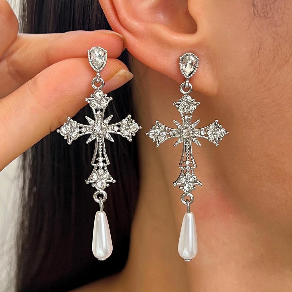 Pendientes Largos Góticos de Corazón y Mano Rubí Oscuro - Diseño Creativo Europeo y Americano