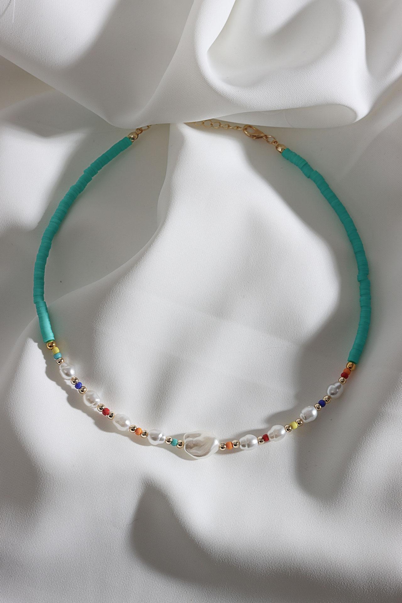 

Колье Fimo из бисера с деталями из зеленого жемчуга