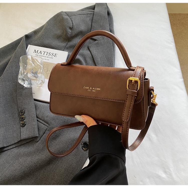 Korean version of fashion handbag women's 2025 winter new retro letter shoulder messenger bag niche design small square bag