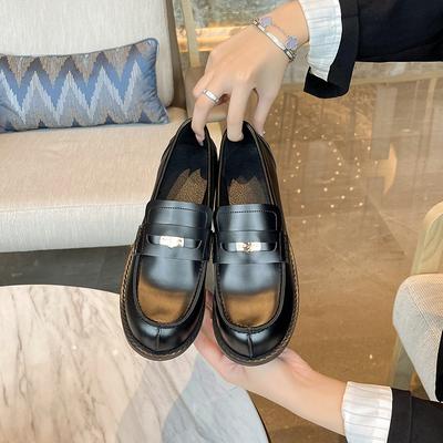 De nieuwste mode romantische kleine gouden gesp driedimensionale ronde neus plateau loafer leren schoenen voor dames