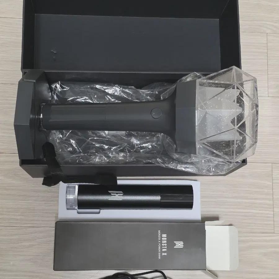 

Monsta X Лайтстик Мондонги 2 + Пауэрбанк