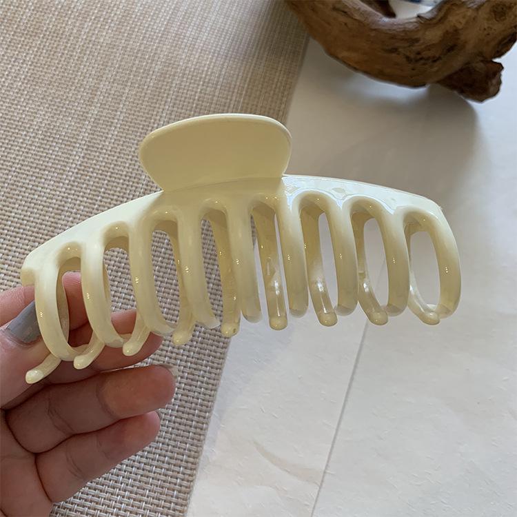 Großer französischer Retro-Klammer-Haarclip für elegante Damenfrisuren.