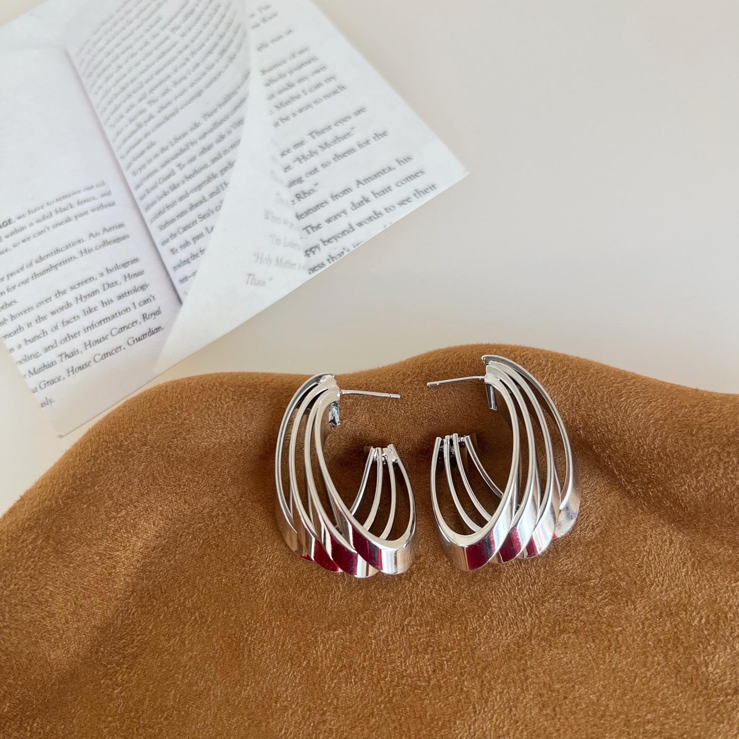 2025 Geometric Metal Light-Sensing Stud Earrings - Elegant and Unique Ear Jewelry