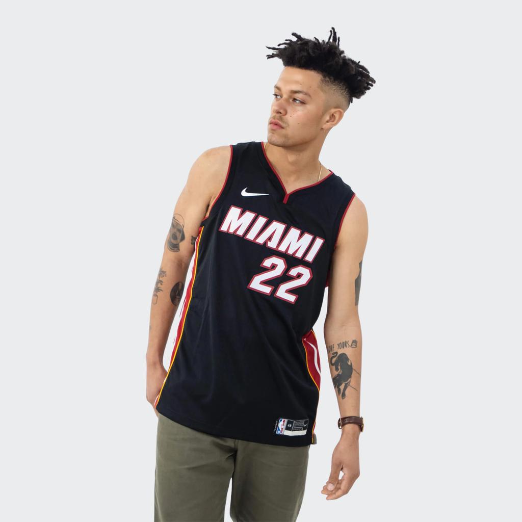 Nike Maglia Swingman con Logo NBA 2022-23 - Miami Heat Jimmy Butler #22 Top Unisex Nera DN2011-010