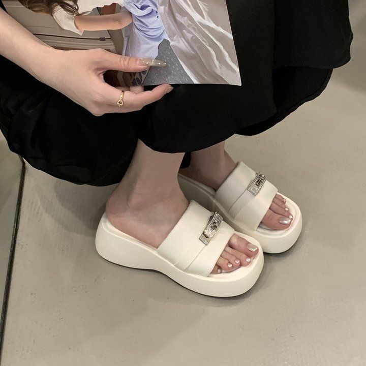 

Стразы, высококачественные шлепанцы на толстой подошве, новинка лета 2025 года, фея, открытый носок, темпераментные, модные, повседневные, сандалии на платформе 40