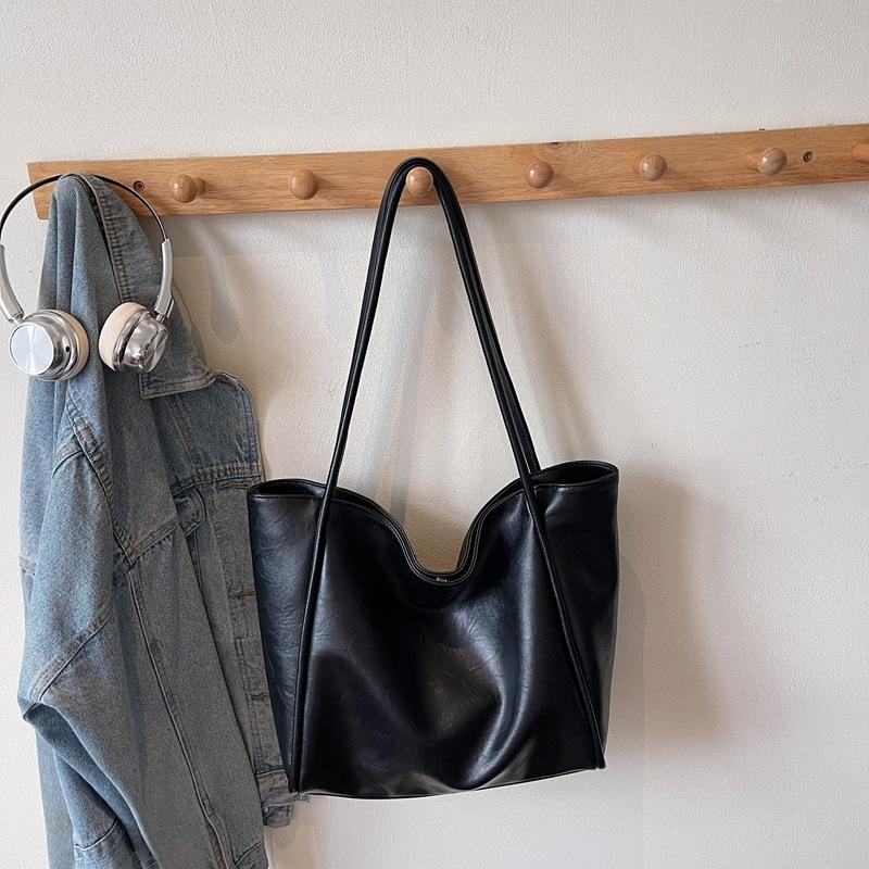 This year's popular retro commuter bag women's 2025 autumn new trendy large-capacity student class shoulder tote bag