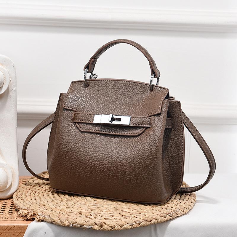 

Bag Women s messenger bag 2025 New high-end niche portable Kelly bag Spring fashion shoulder bag Women s bag tide кофейный