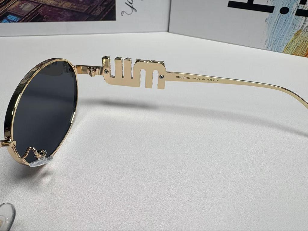 2025 Stylish Oval Frame Sunglasses with Inlaid Diamonds - European & American Fashion Small Frame