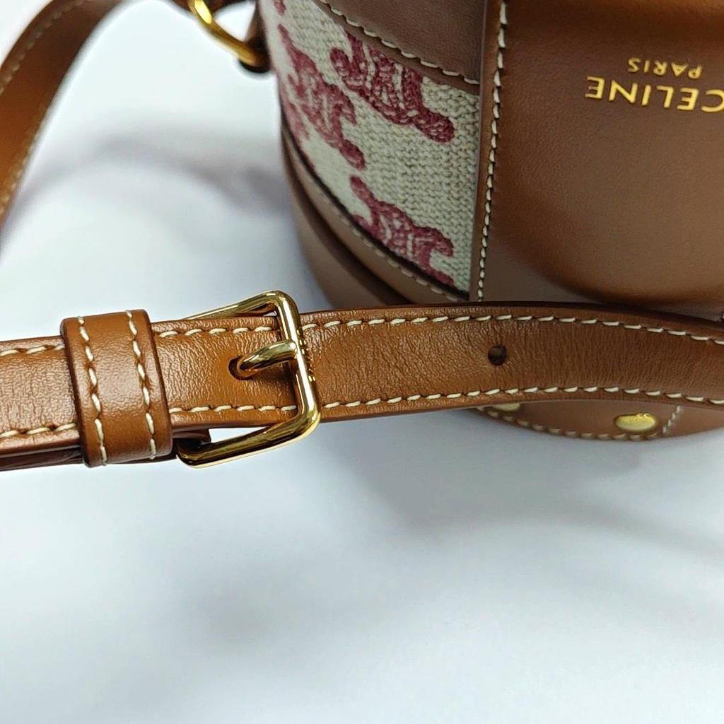 [Pre-Owned] Tambour Embroidered Fashion Versatile Fabric Shoulder Bag Small - Very Good #1PTYUHZ