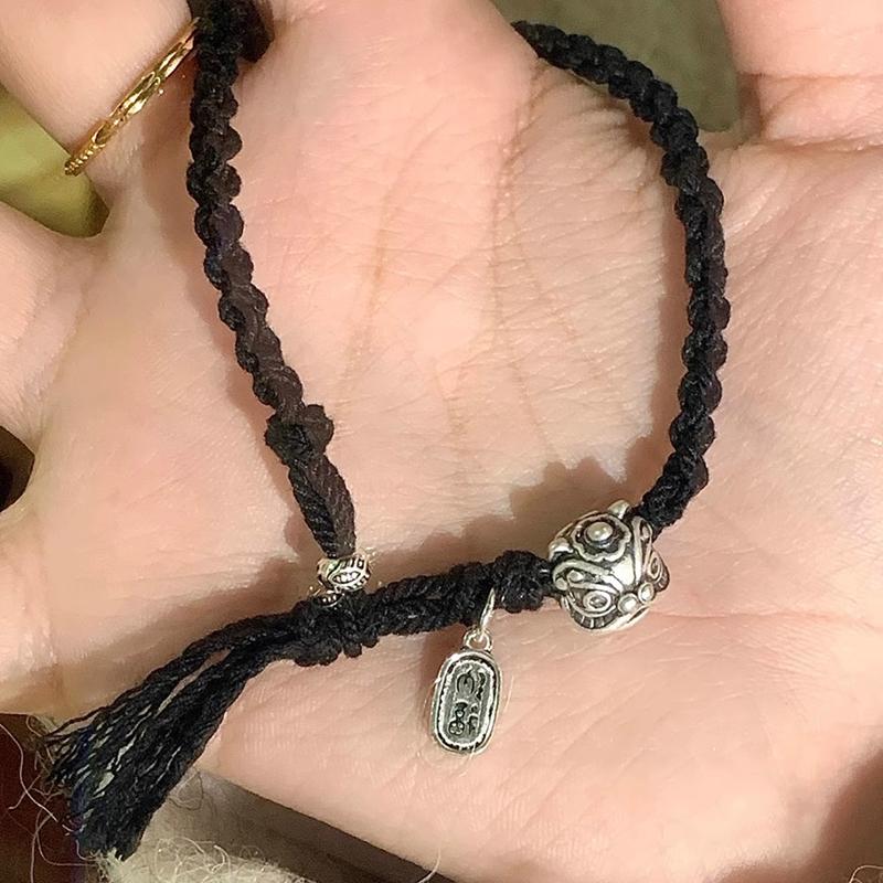 Lucky Red String Bracelet Simple Vintage Amulet Bracelet Adjustable Awakening Lion Bracelet For Couple Women Jewelry Gift