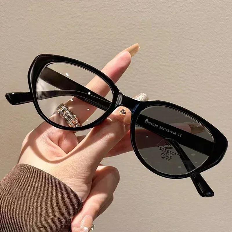 Ladies Fashion Cat Eye Frame Photochromic Myopia Glasses Anti-Blue Light Finished Optical Prescription Minus Eyewear 0 To -4.0