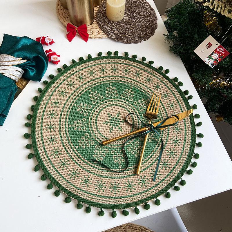 Christmas Retro Jute Placemat Round Printed Woven Dining Table Mat with Wool Ball Heat-Resistant Home Decorative Coffee Cup Mats